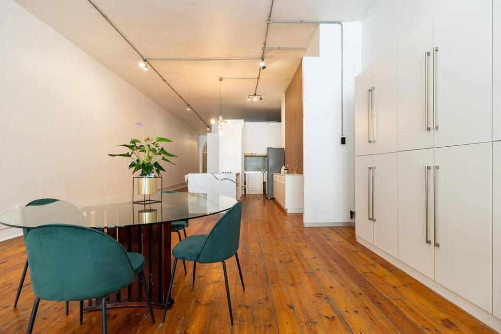 Spacious 2 Bed In Centre Cape Town