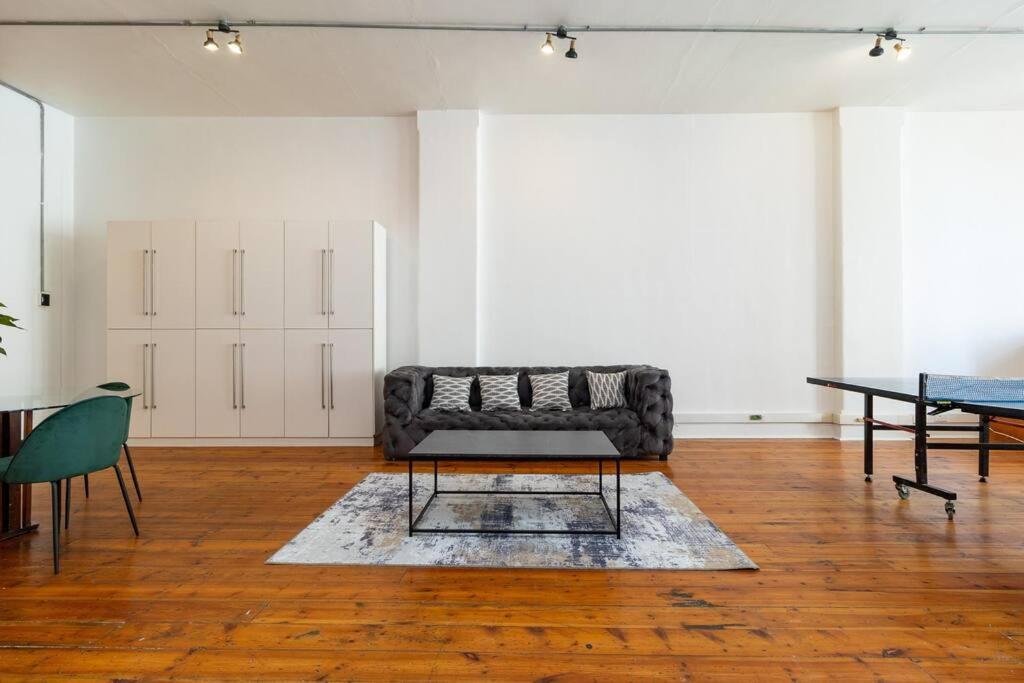 Spacious 2 Bed In Centre