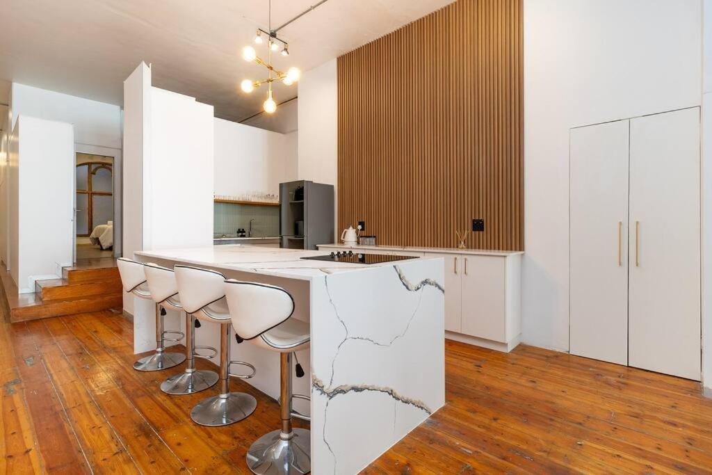 Apartment Spacious 2 Bed In Centre *