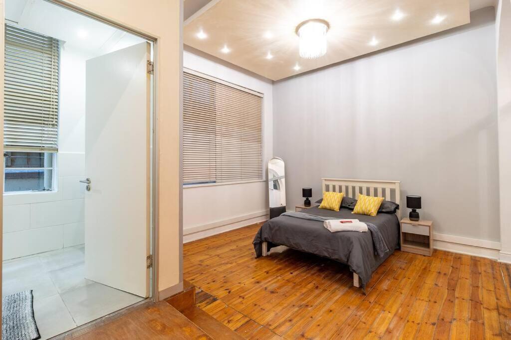 Spacious 2 Bed In Centre *